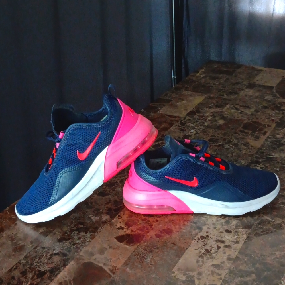 NIKE AIR MAX MOTION 2 CZ7996400  SIZE 10